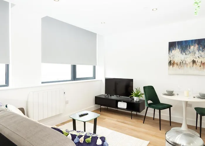 Stylish Studio Apt Overlooking Old Trafford